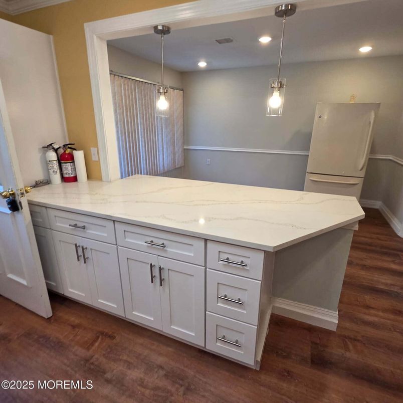 Interior, Pendant Lights, Recessed Lighting, Wood Texture Flooring