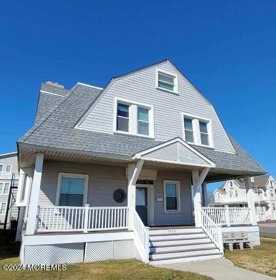 Exterior, Facade, Queen Anne Victorian