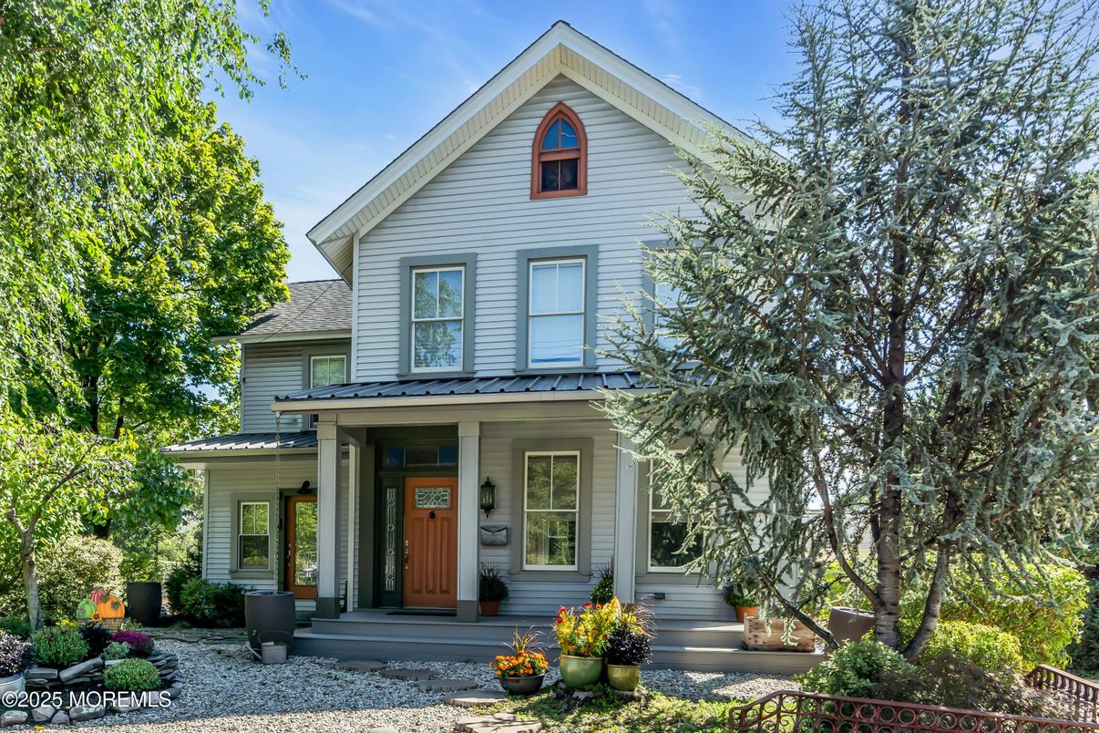 Exterior, Facade, Queen Anne Victorian