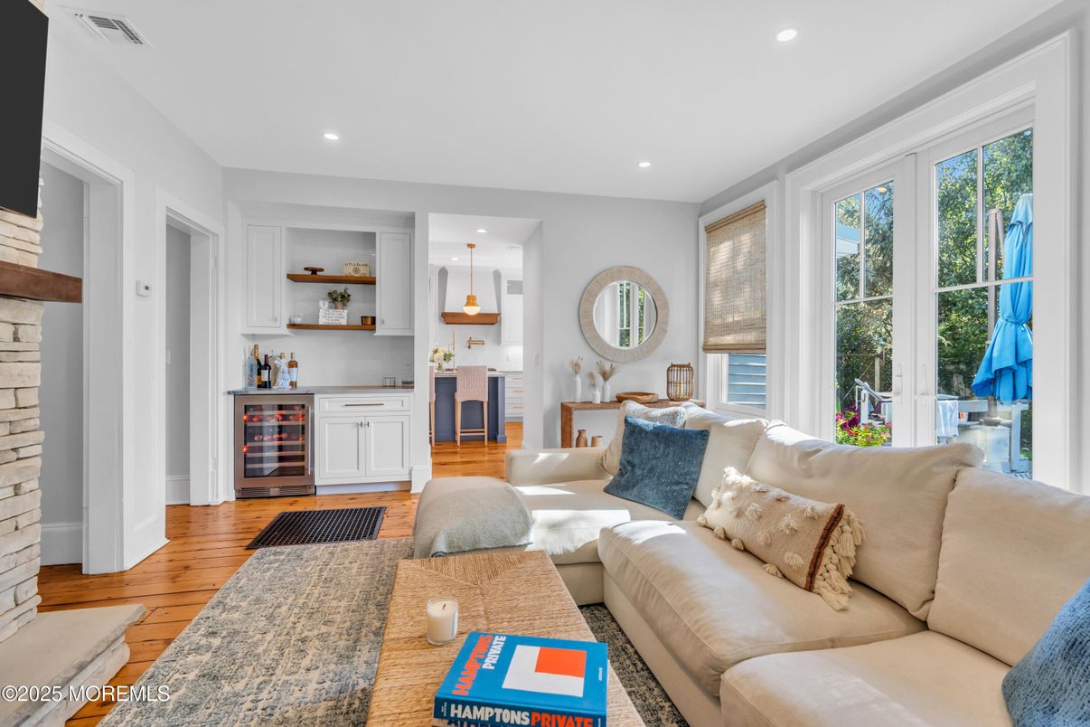 Interior, Kitchen, Living room, Pendant Lights, Recessed Lighting, Wood Texture Flooring