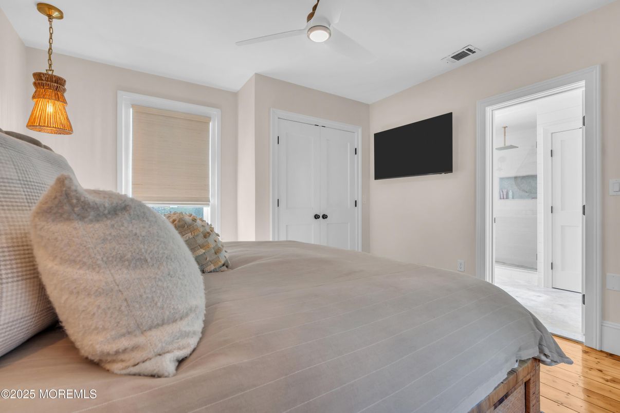Bedroom, Interior, Pendant Lights, Wood Texture Flooring