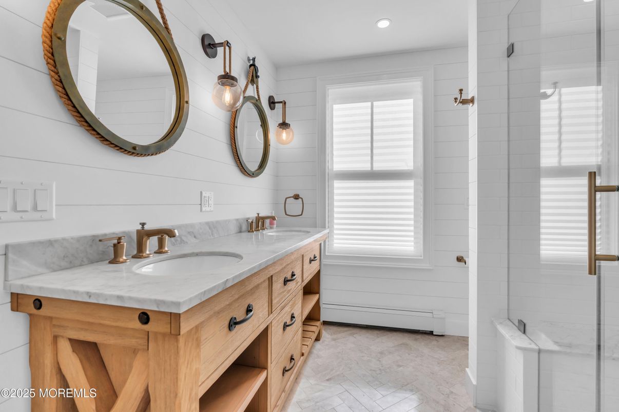 Bathroom, Dual Sink Vanities, Interior, Recessed Lighting