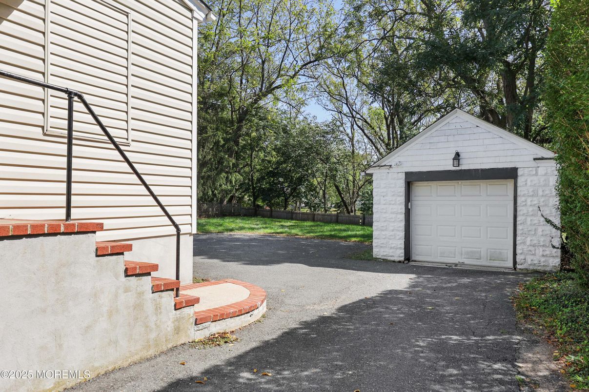 Detached Garage, Exterior