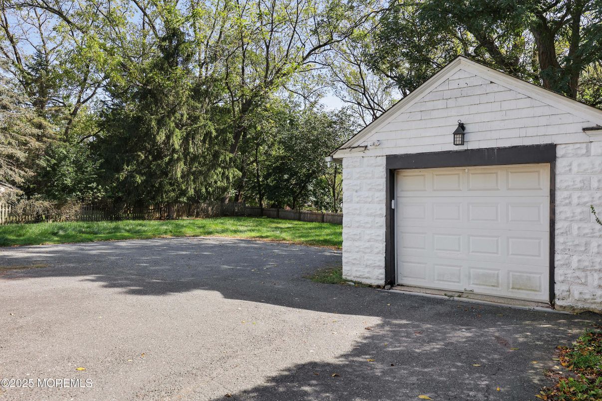 Detached Garage, Exterior