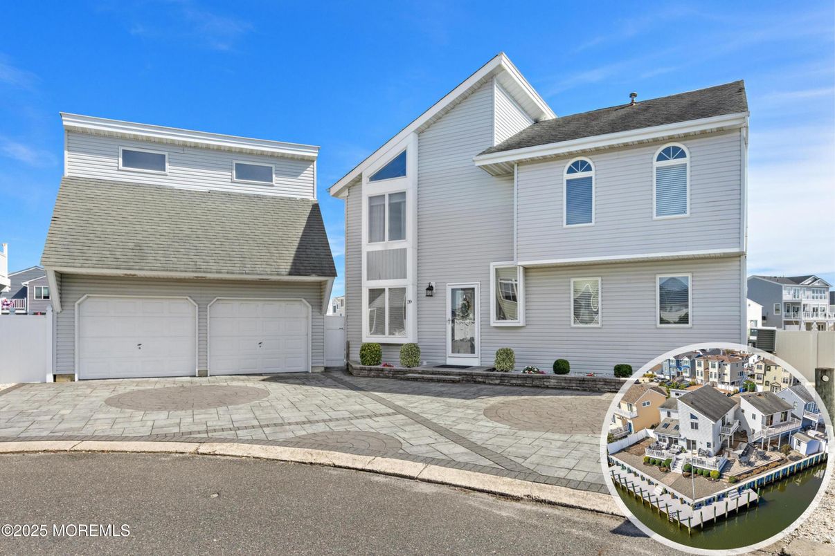 Attached, Exterior, Facade, Raised Ranch