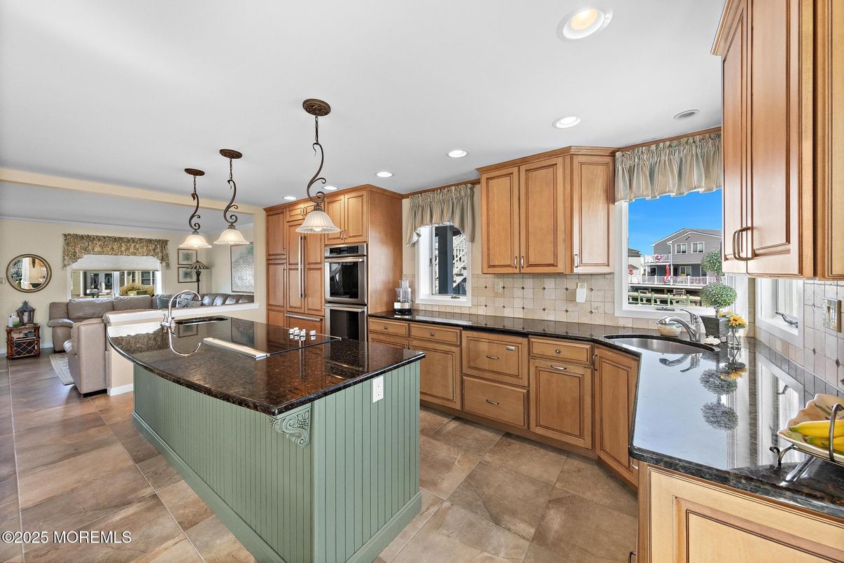 Interior, Kitchen, Living room, Pendant Lights, Recessed Lighting, Stainless Steel Appliances