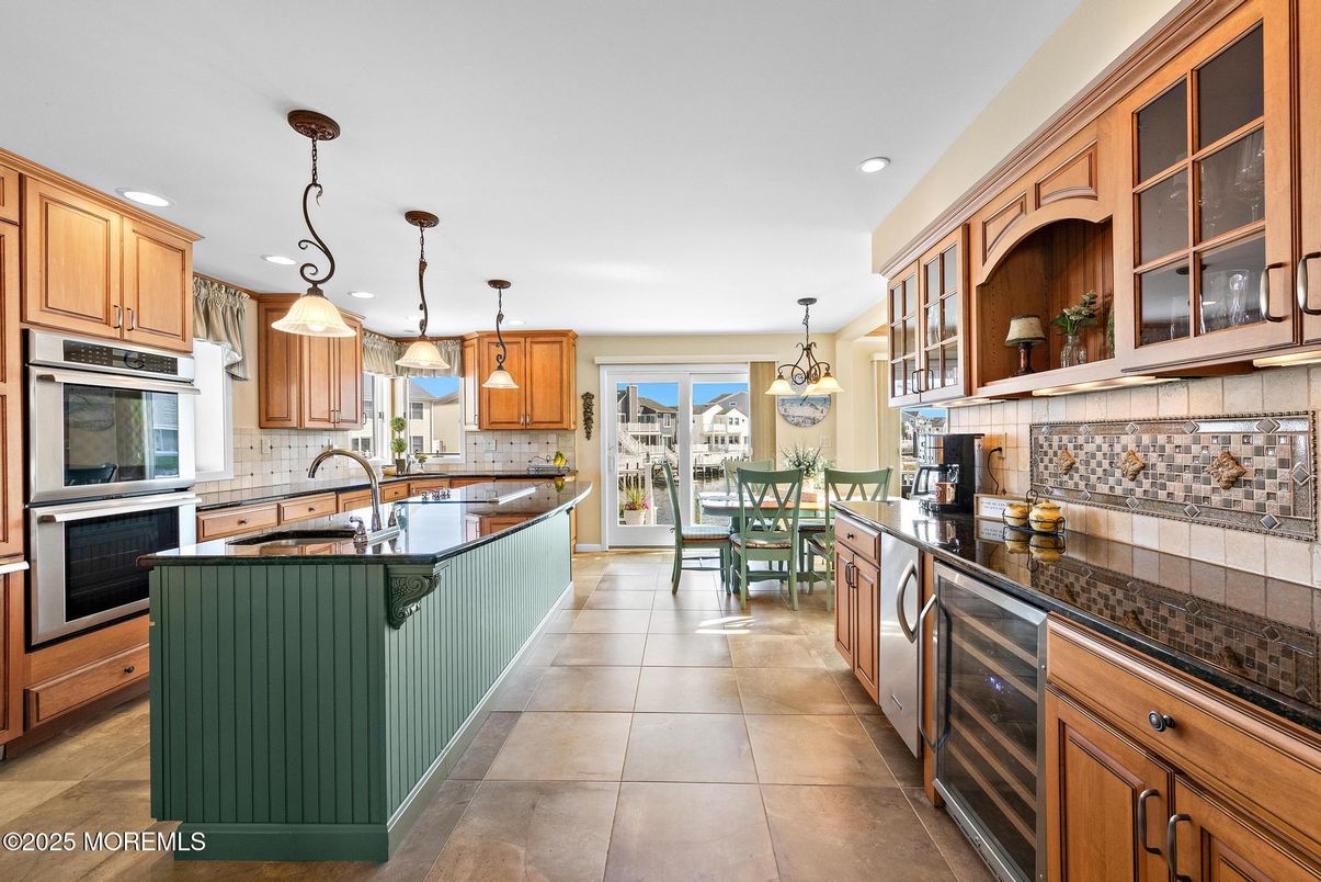 Chandelier, Dining room, Interior, Kitchen, Pendant Lights, Recessed Lighting, Stainless Steel Appliances