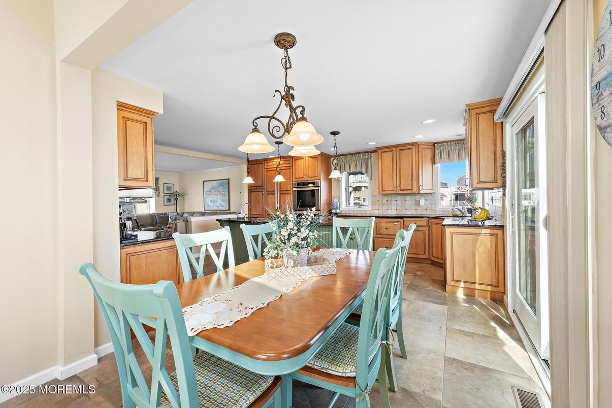 Dining room, Interior, Kitchen, Pendant Lights, Recessed Lighting, Stainless Steel Appliances