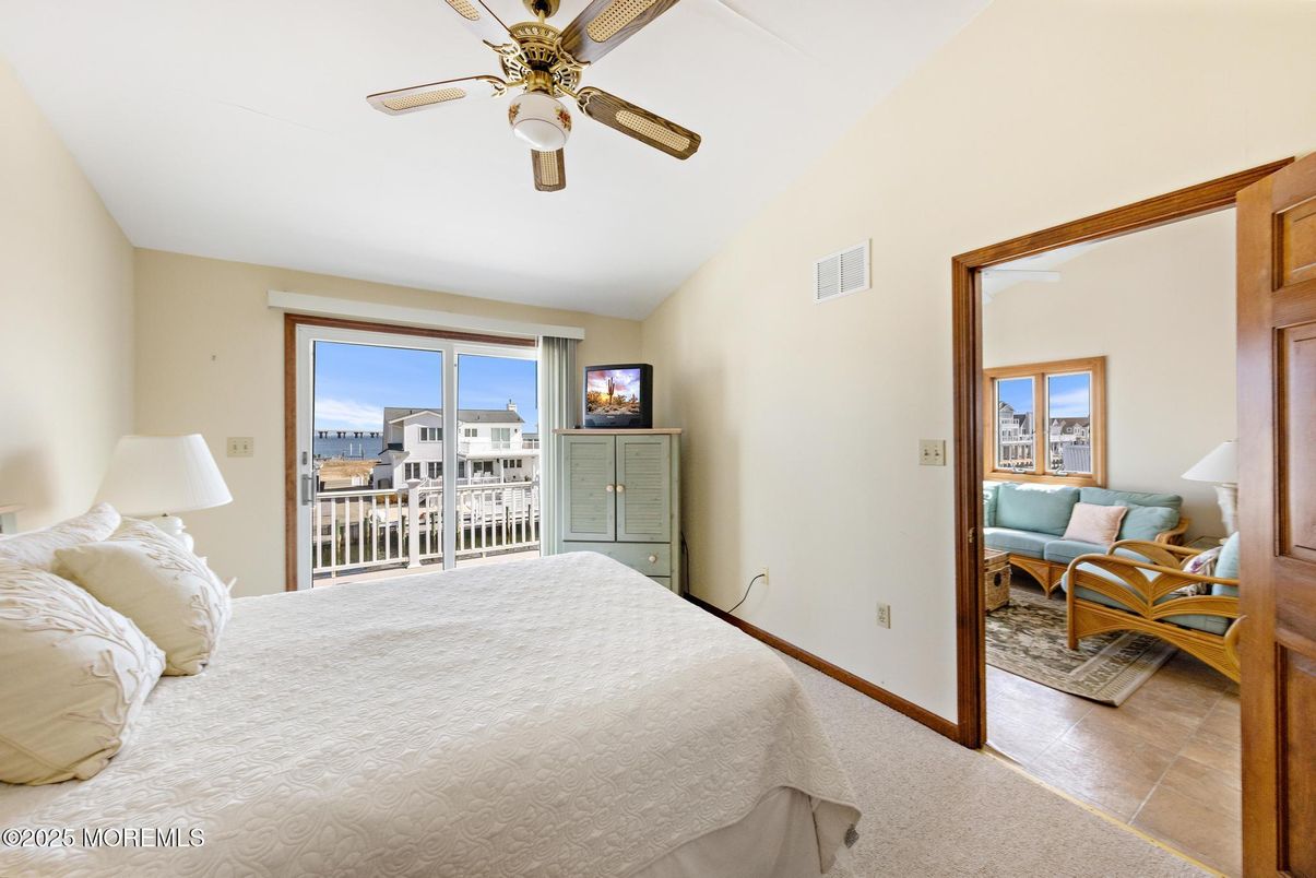 Bedroom, Interior, Water