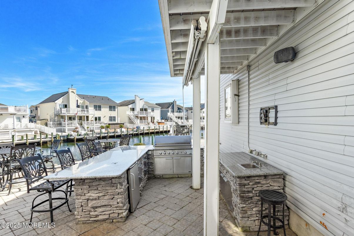 Exterior, Outdoor Kitchen, Water