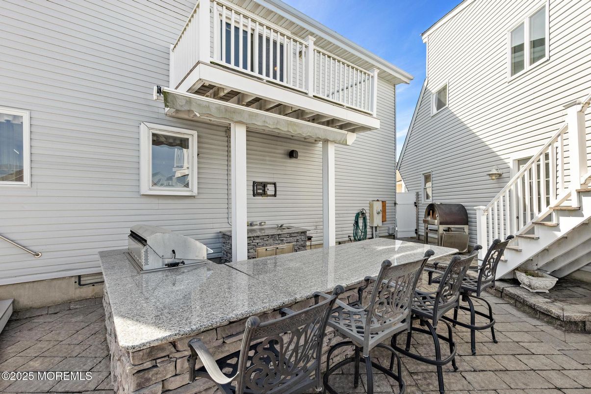 Exterior, Outdoor Kitchen