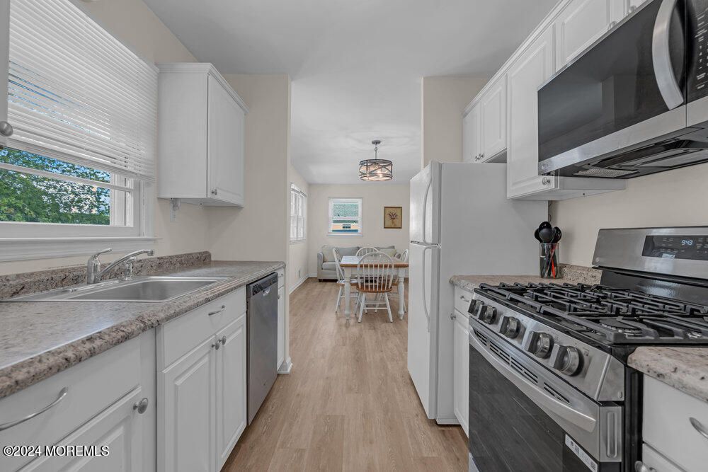 Chandelier, Dining room, Interior, Kitchen, Pendant Lights, Wood Texture Flooring