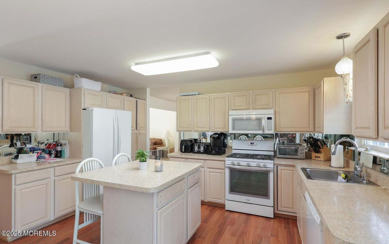 Interior, Kitchen, Pendant Lights, Wood Texture Flooring