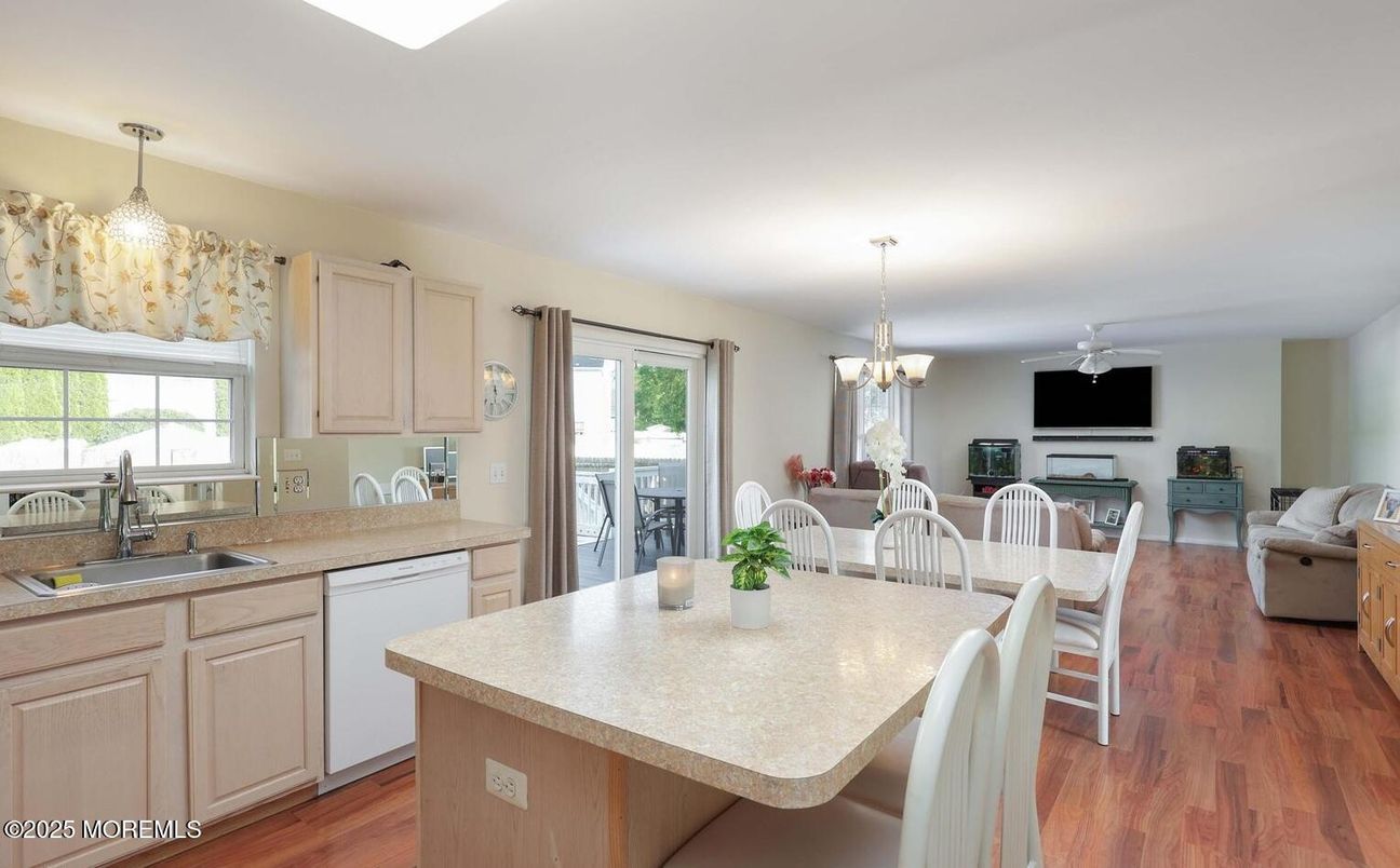 Chandelier, Dining room, Interior, Kitchen, Living room, Pendant Lights, Wood Texture Flooring