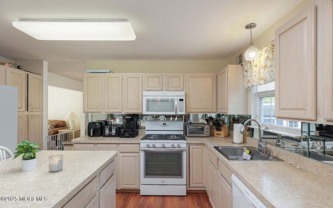 Chandelier, Interior, Kitchen, Pendant Lights, Wood Texture Flooring