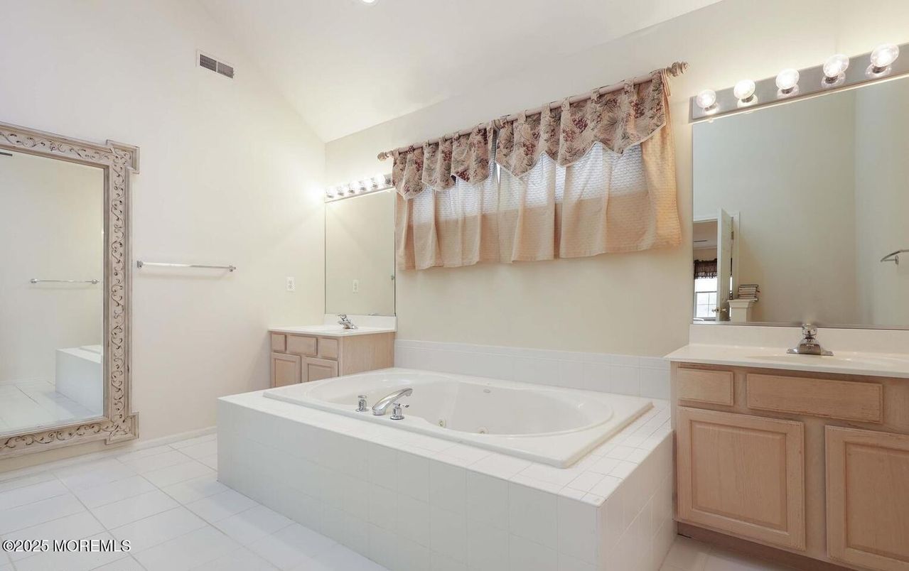 Bathroom, Dual Sink Vanities, Interior, Recessed Lighting
