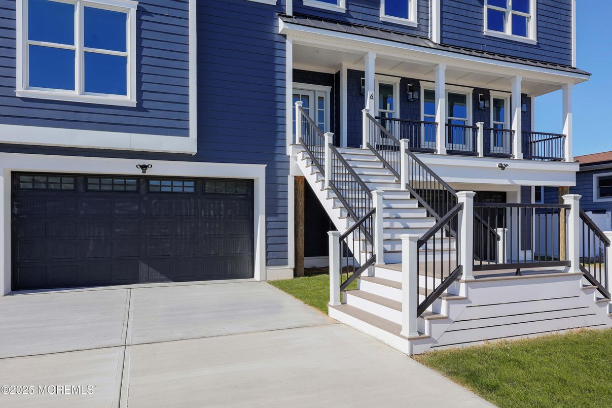 Attached, Exterior, Facade, Rowhouse