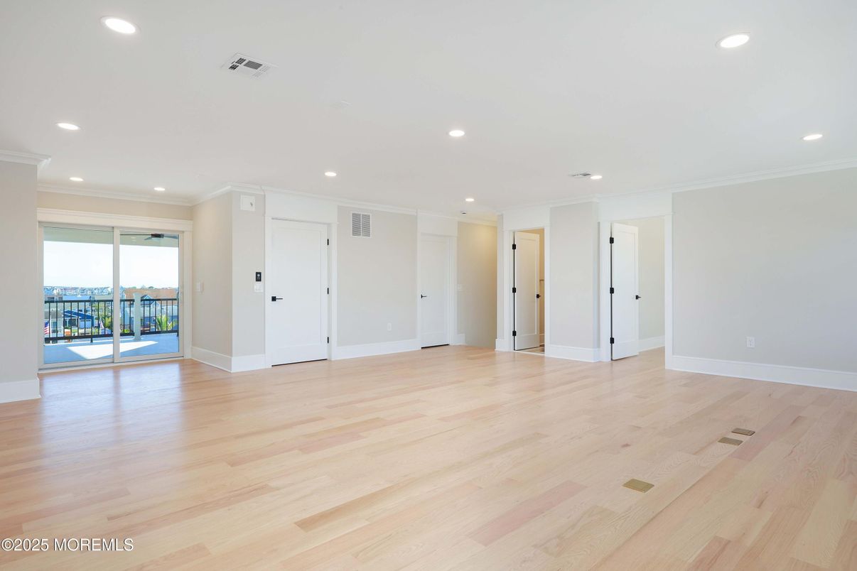 Empty room, Interior, Recessed Lighting, Wood Texture Flooring