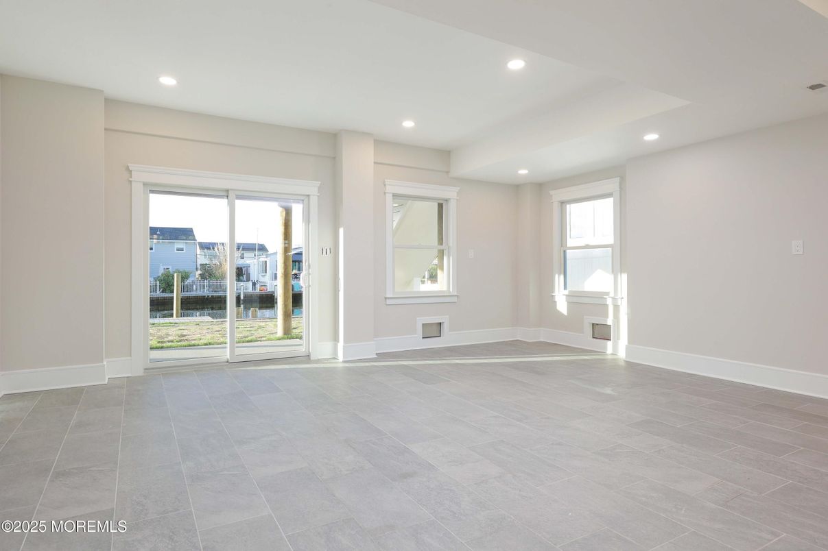 Empty room, Interior, Recessed Lighting