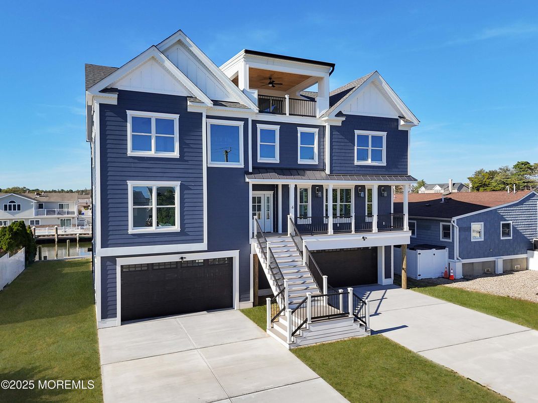 Attached, Exterior, Facade, Water, Farmhouse