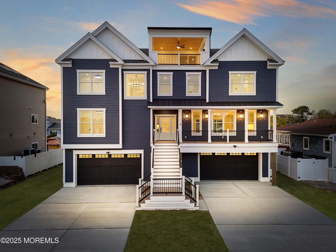 Attached, Exterior, Facade, Farmhouse