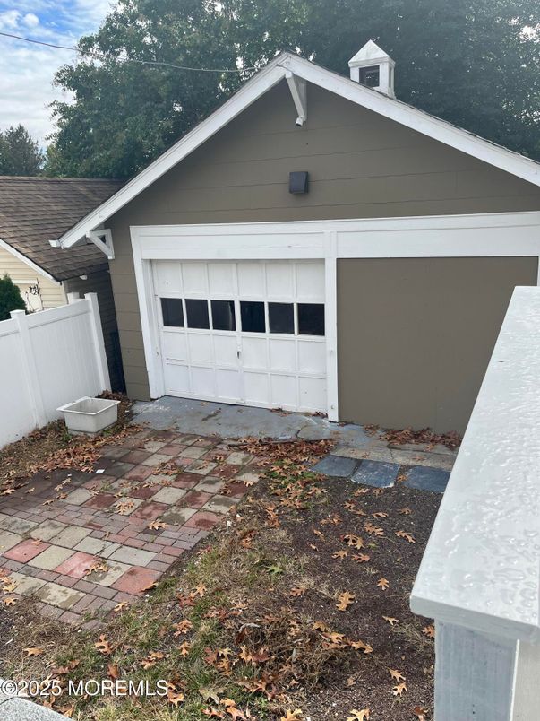 Detached Garage, Exterior