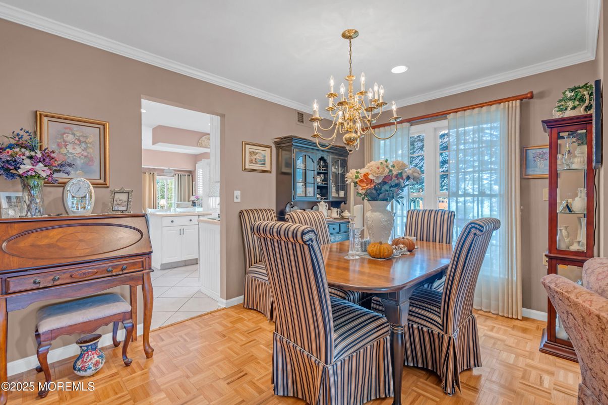Chandelier, Dining room, Interior, Recessed Lighting, Wood Texture Flooring