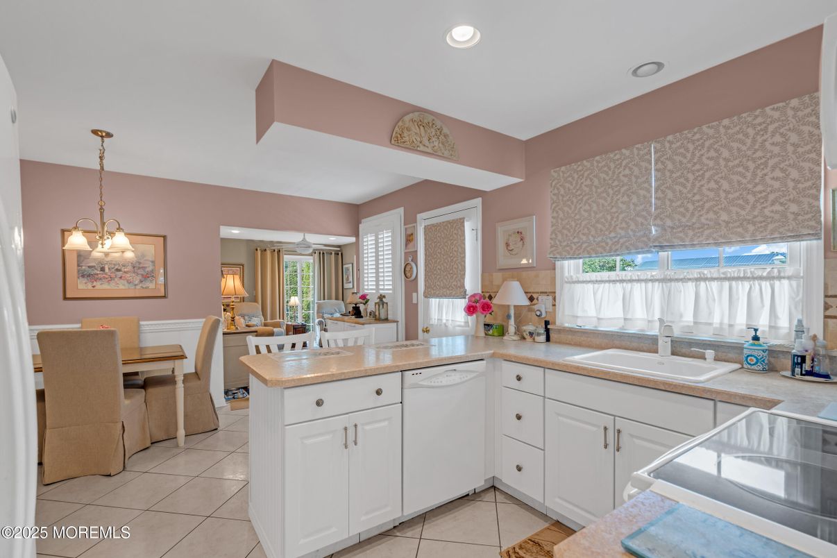 Dining room, Interior, Kitchen, Pendant Lights, Recessed Lighting