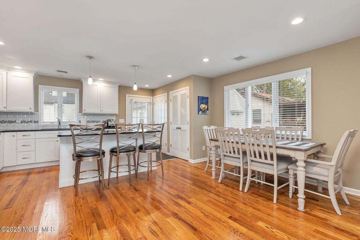 Dining room, Interior, Kitchen, Pendant Lights, Recessed Lighting, Wood Texture Flooring