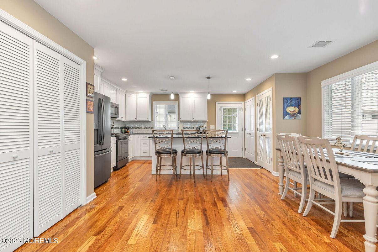 Dining room, Interior, Kitchen, Pendant Lights, Recessed Lighting, Wood Texture Flooring