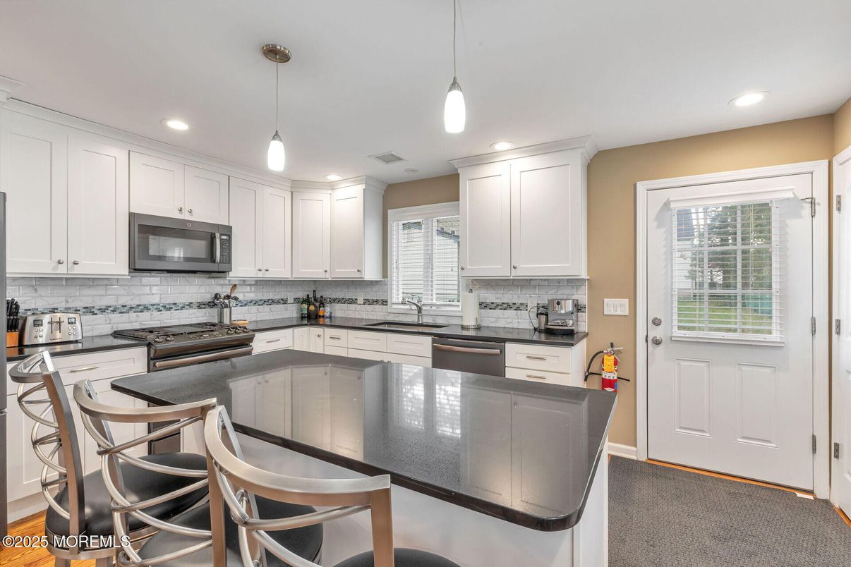 Interior, Kitchen, Pendant Lights, Recessed Lighting