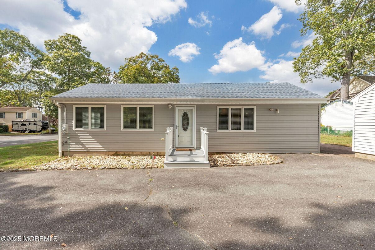 Exterior, Facade, Cape Cod