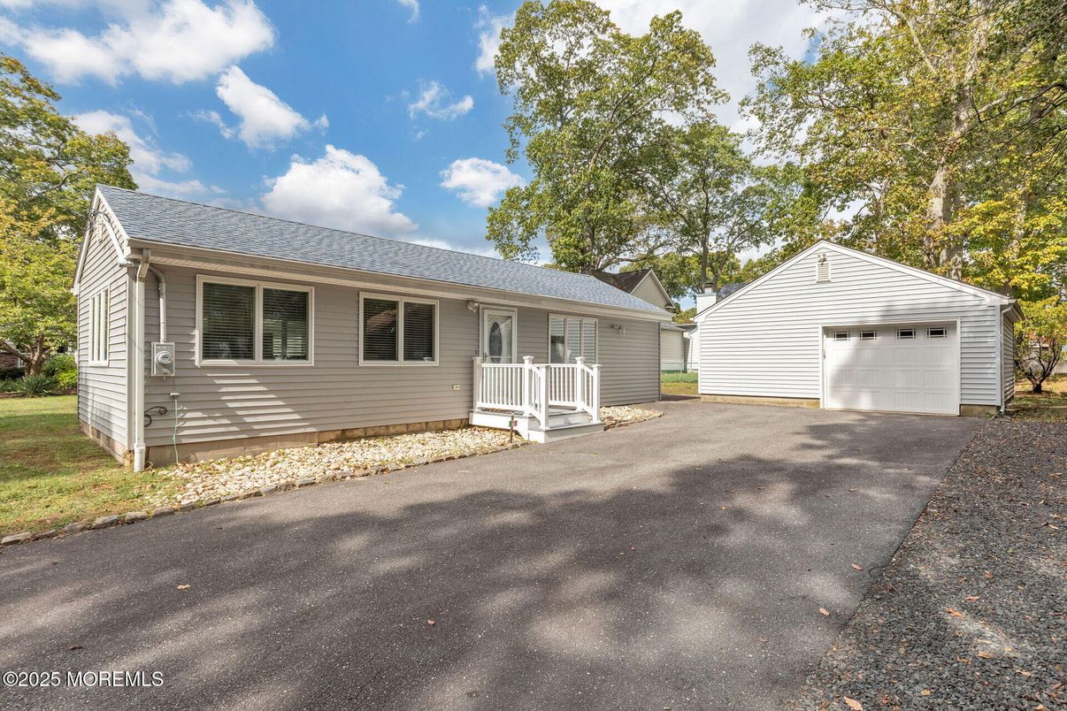 Detached Garage, Exterior