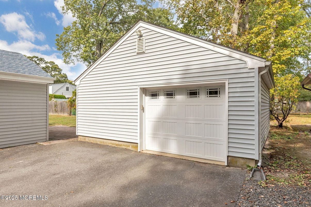 Detached Garage, Exterior
