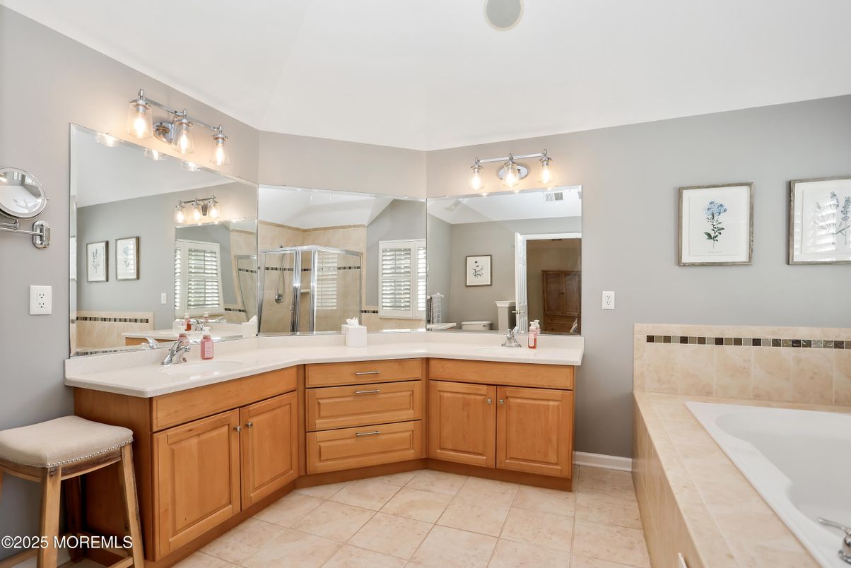 Bathroom, Dual Sink Vanities, Interior