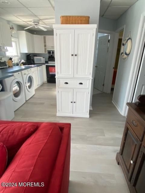 Interior, Kitchen, Washer, Wood Texture Flooring