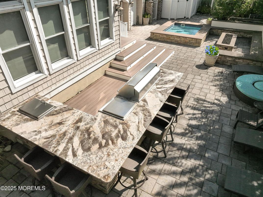 Exterior, Outdoor Kitchen, Pool