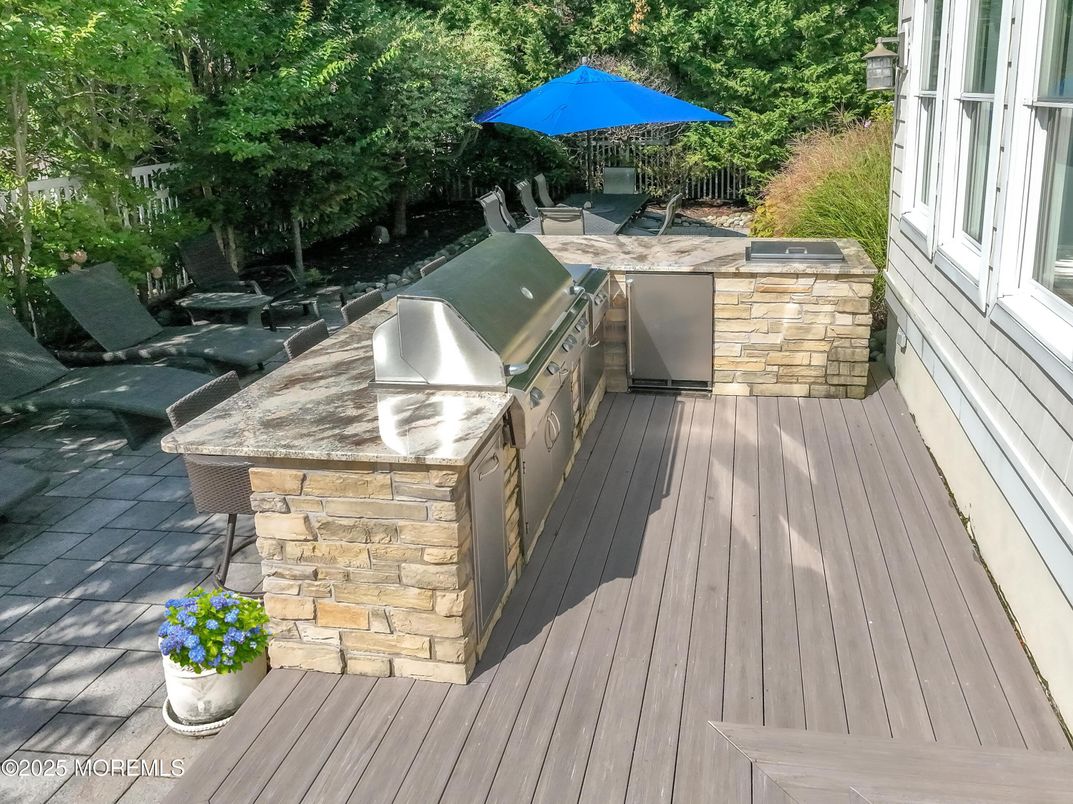 Exterior, Outdoor Kitchen