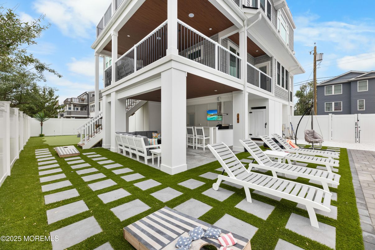 Backyard, Exterior
