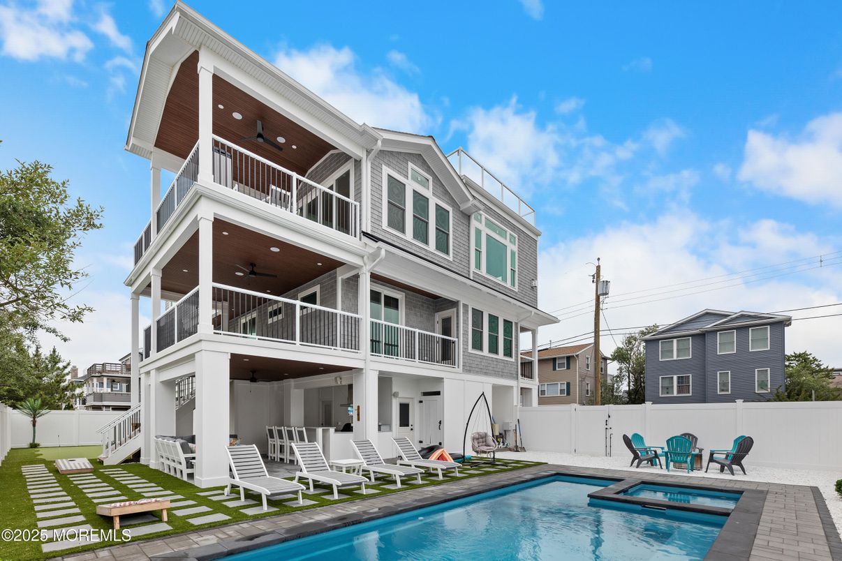 Exterior, Pool