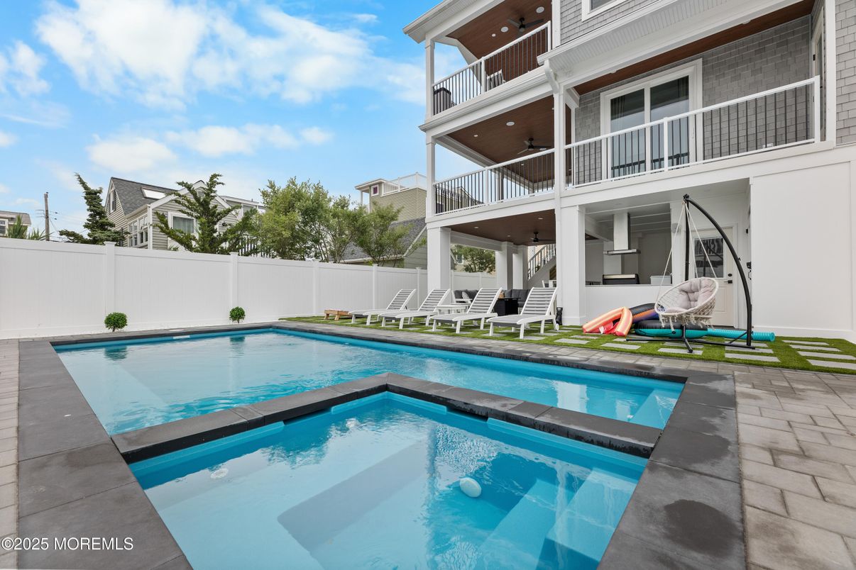 Exterior, Pool