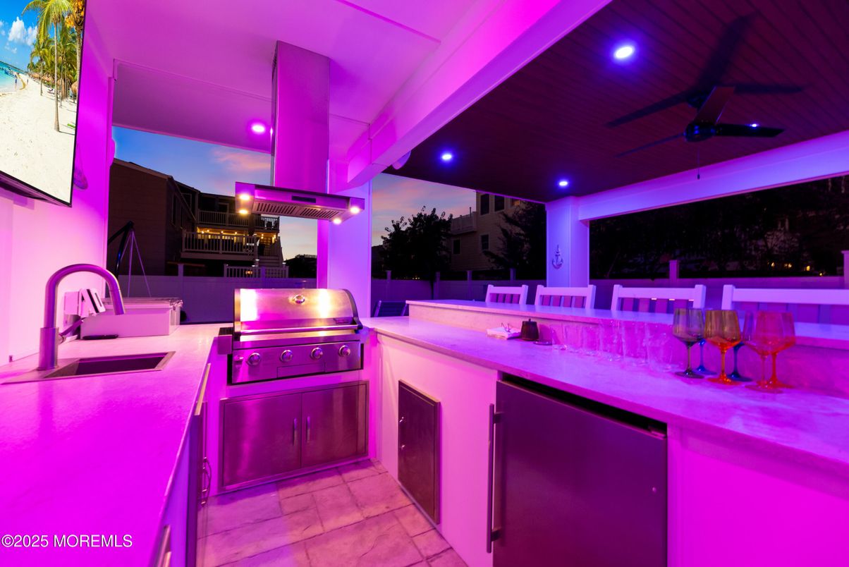 Exterior, Outdoor Kitchen