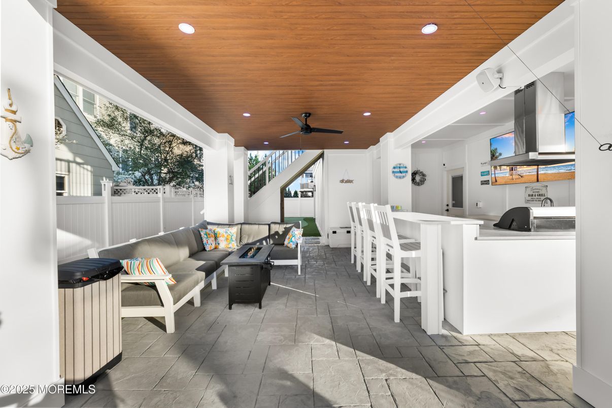 Exterior, Outdoor Kitchen, Recessed Lighting