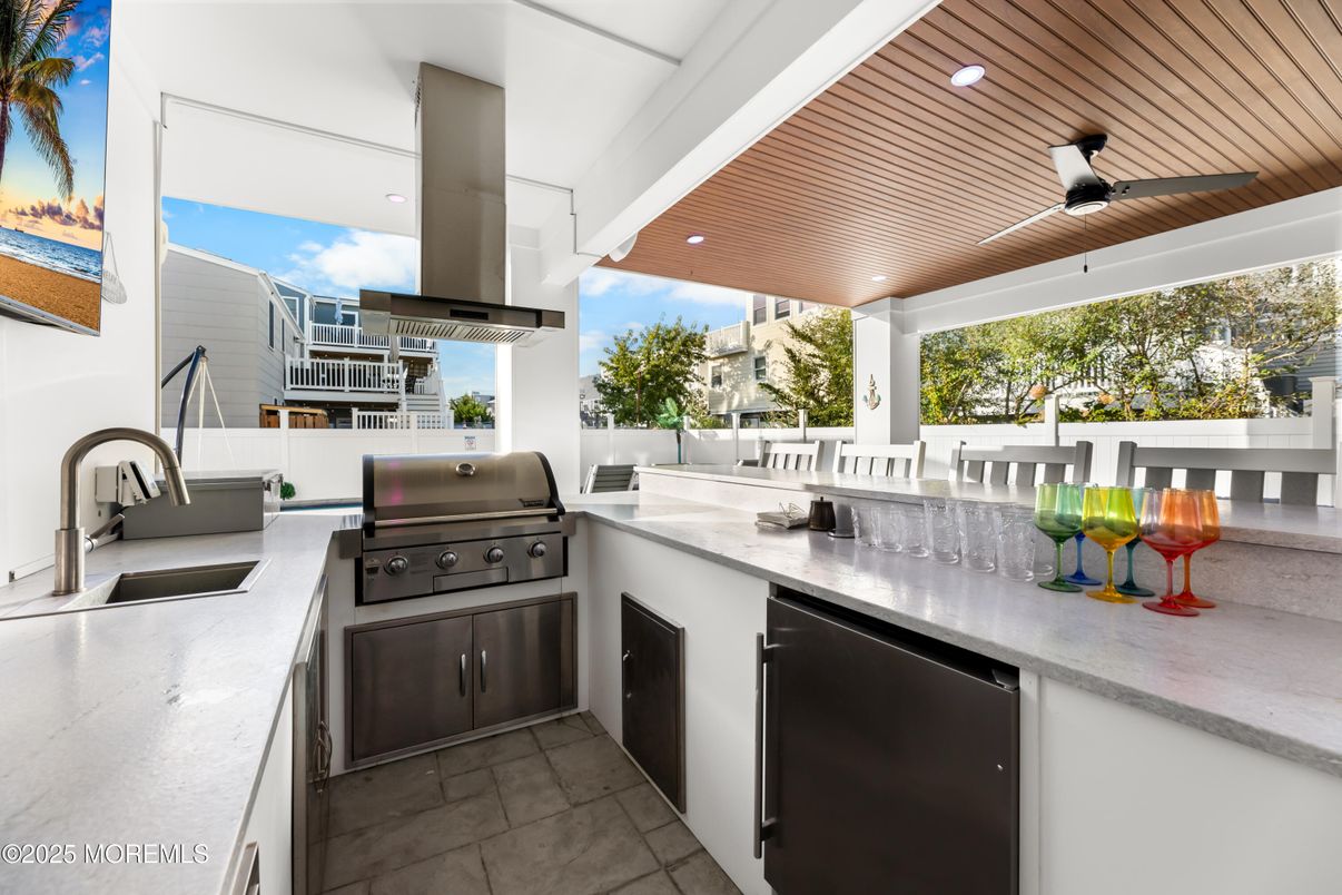 Exterior, Outdoor Kitchen