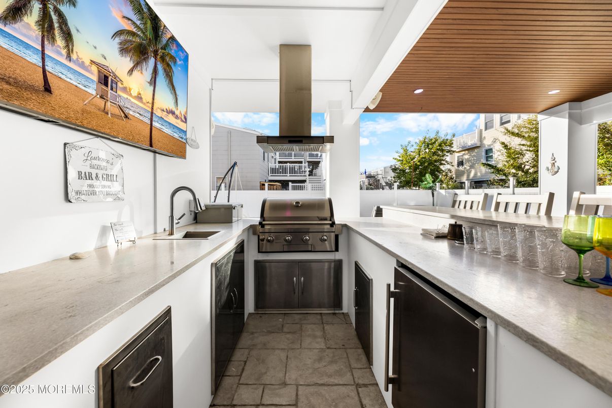 Exterior, Outdoor Kitchen