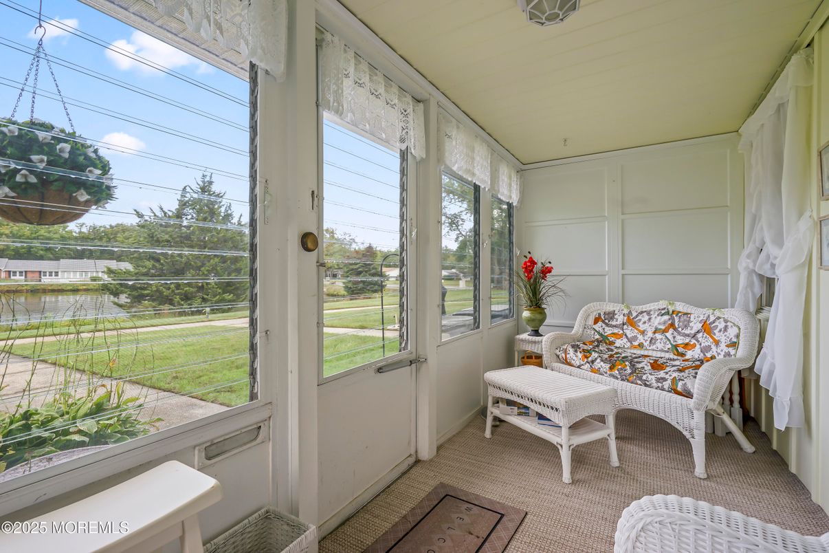 Interior, Sun Room, Water