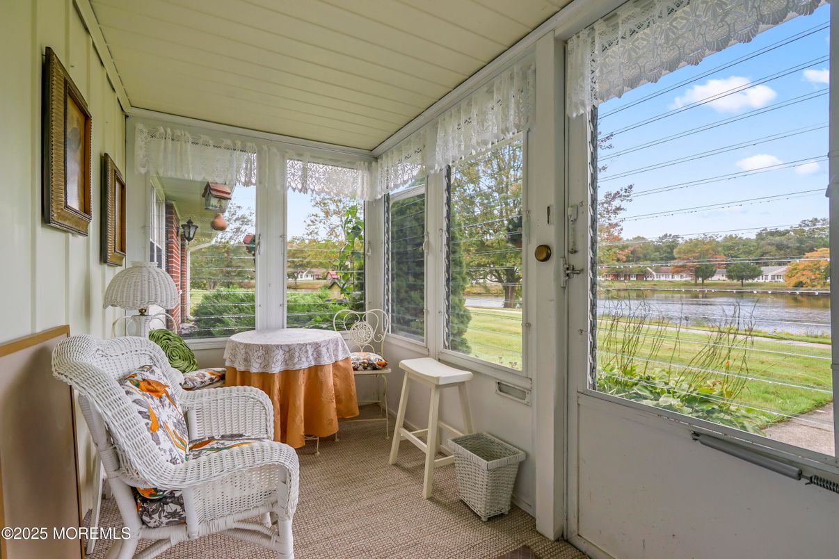 Interior, Sun Room, Water