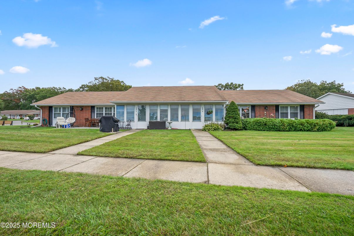 Exterior, Facade, Brick Facade, Ranch