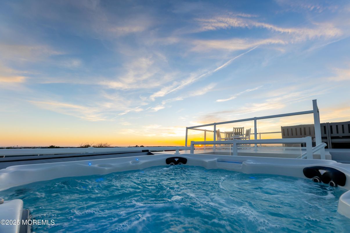 Exterior, Hot Tub, Pool