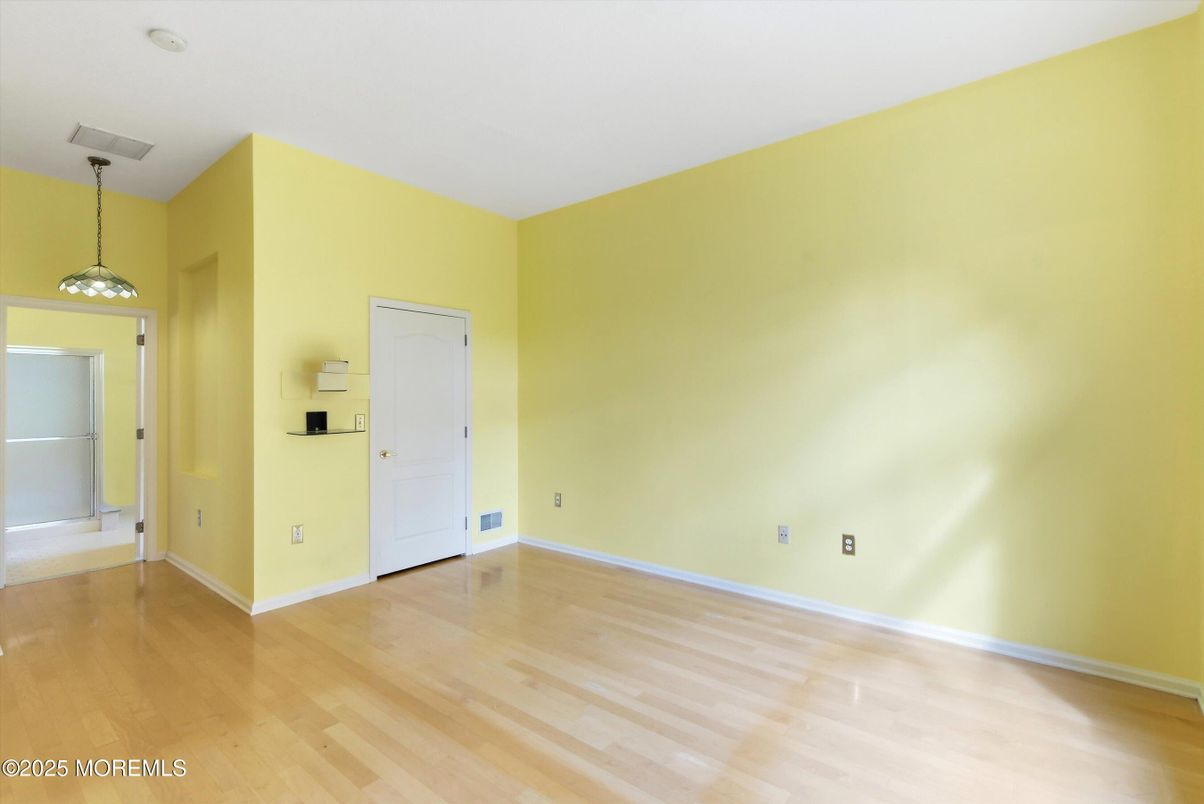 Empty room, Interior, Pendant Lights, Wood Texture Flooring
